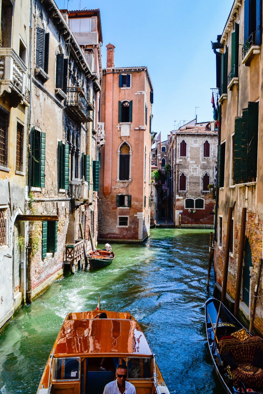 How to Create Adventure Racing Industry Logo