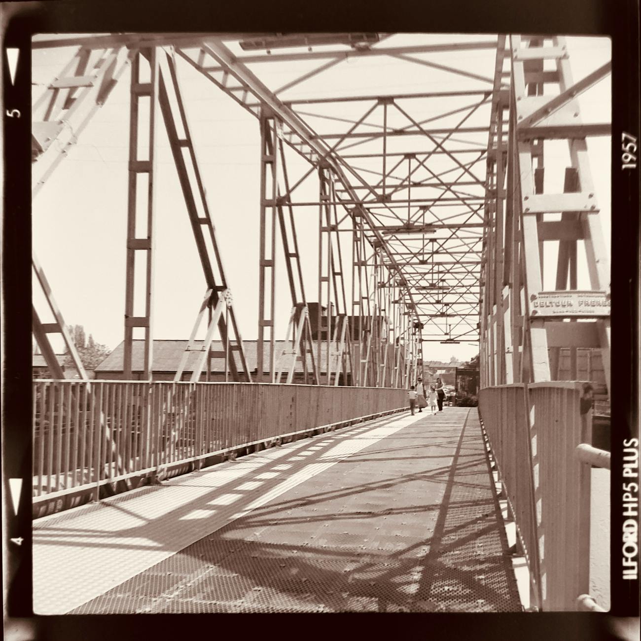 How to Create Roadway Infrastructure Industry Logo