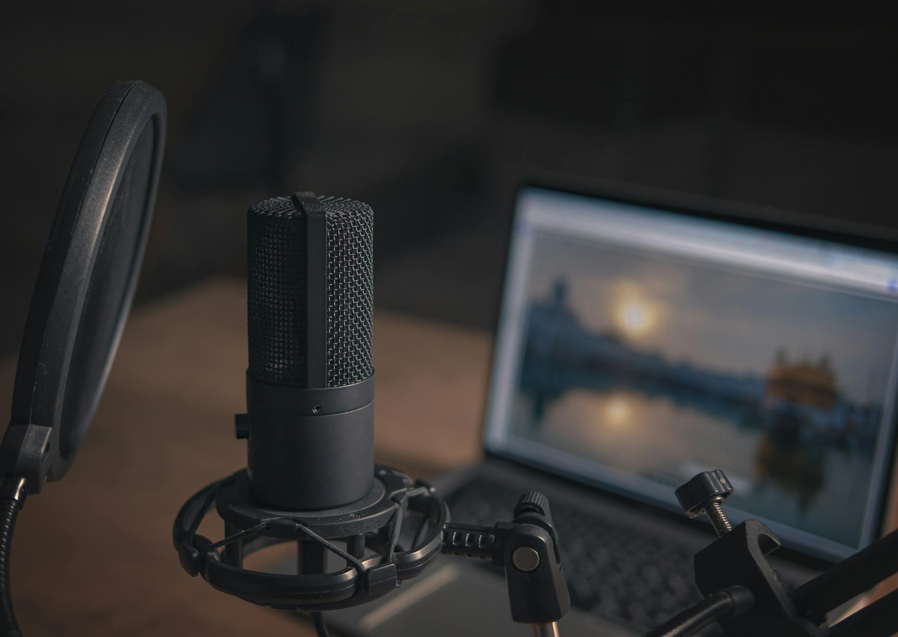 How to Create Live Broadcast Industry Logo