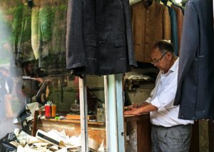 How to Get Clients for Your Custom Glass Fabrication Business