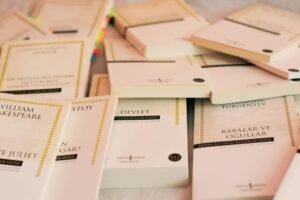 How to Create Academic Translation Industry Logo