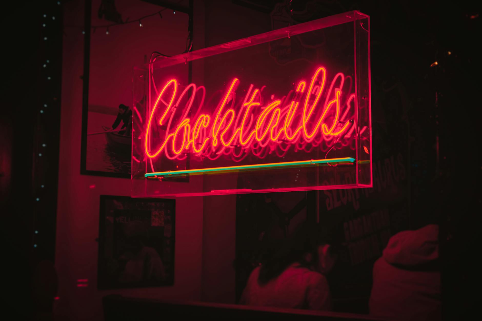 How to Create Lounge Bar Industry Logo