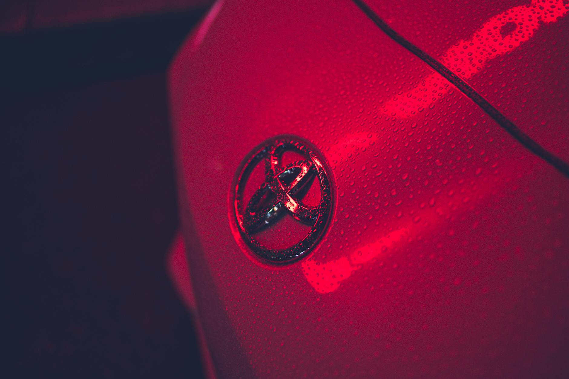 How to Create Ride-Sharing Technology Industry Logo