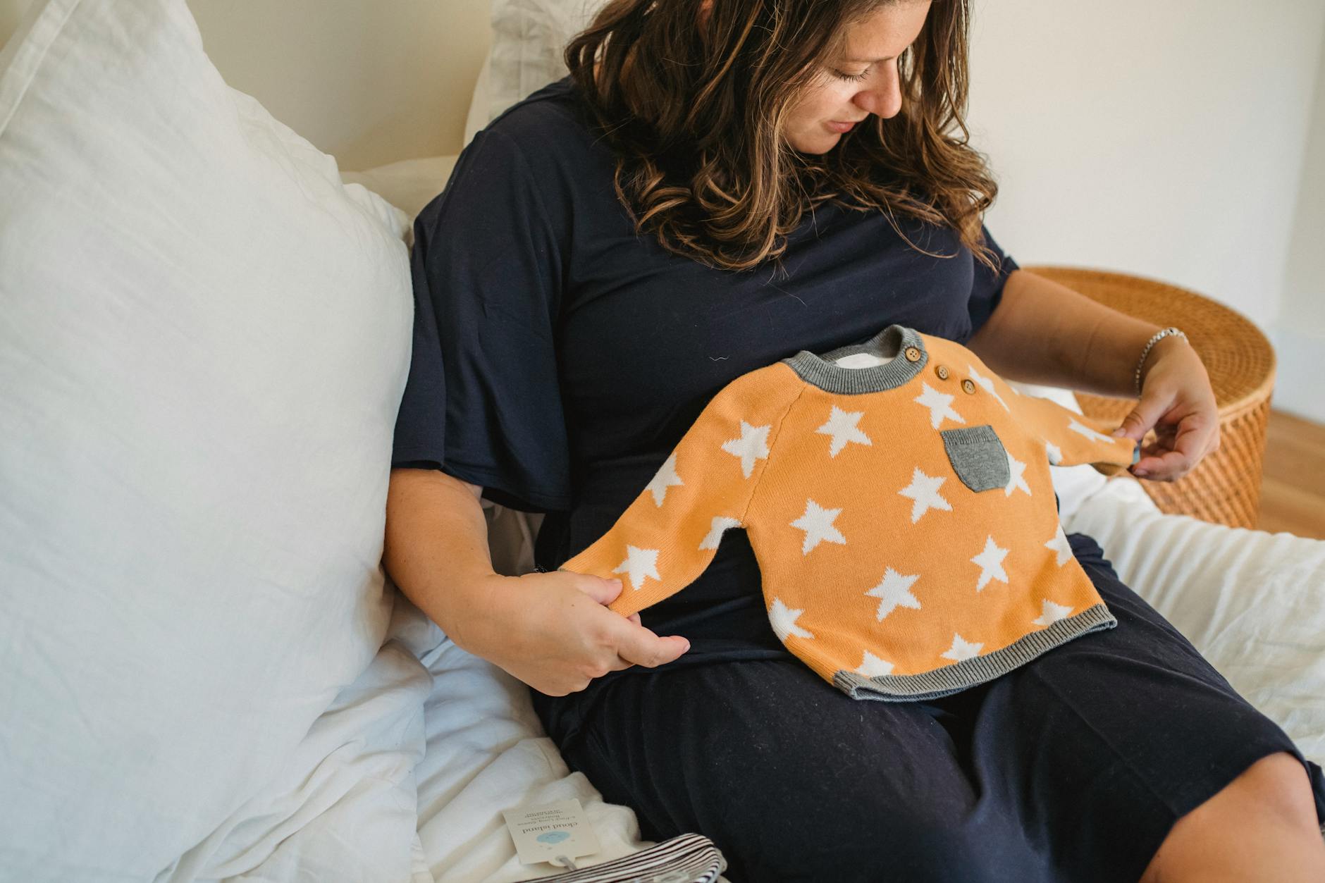 How to Create Organic Maternity Clothing Industry Logo