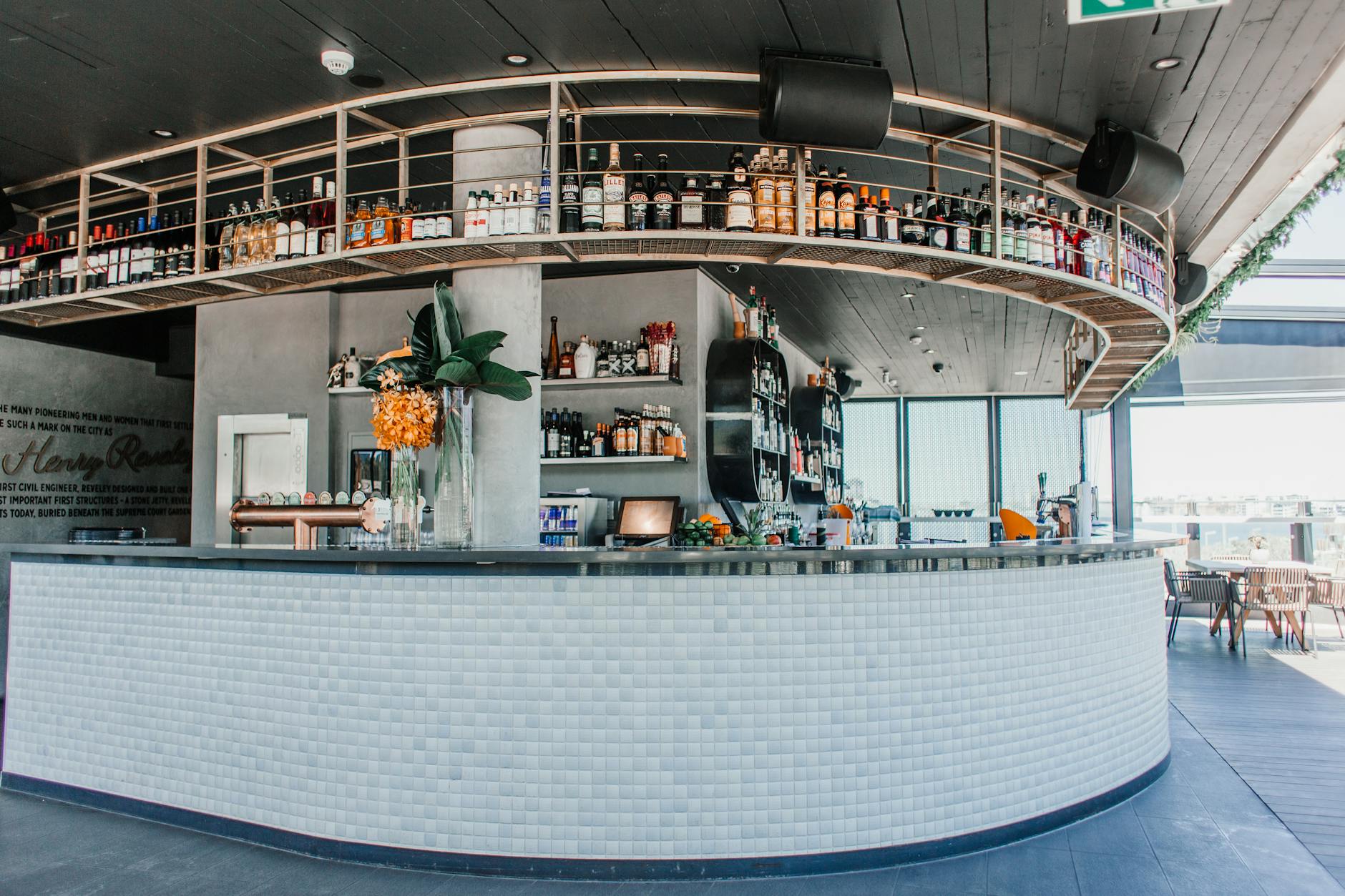 How to Create Online Spirits Retail Industry Logo