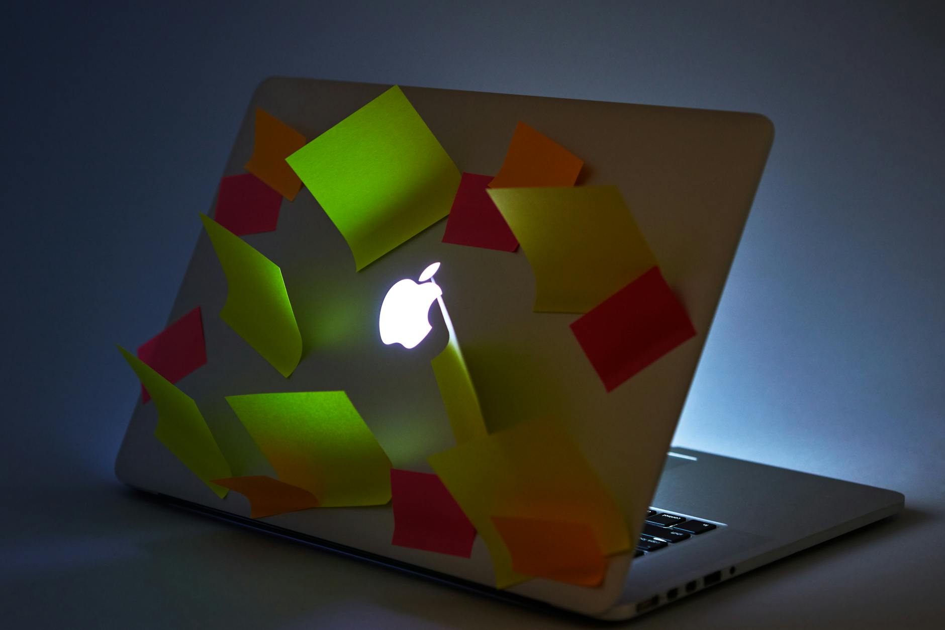 How to Create Laptop Screen Repair Industry Logo