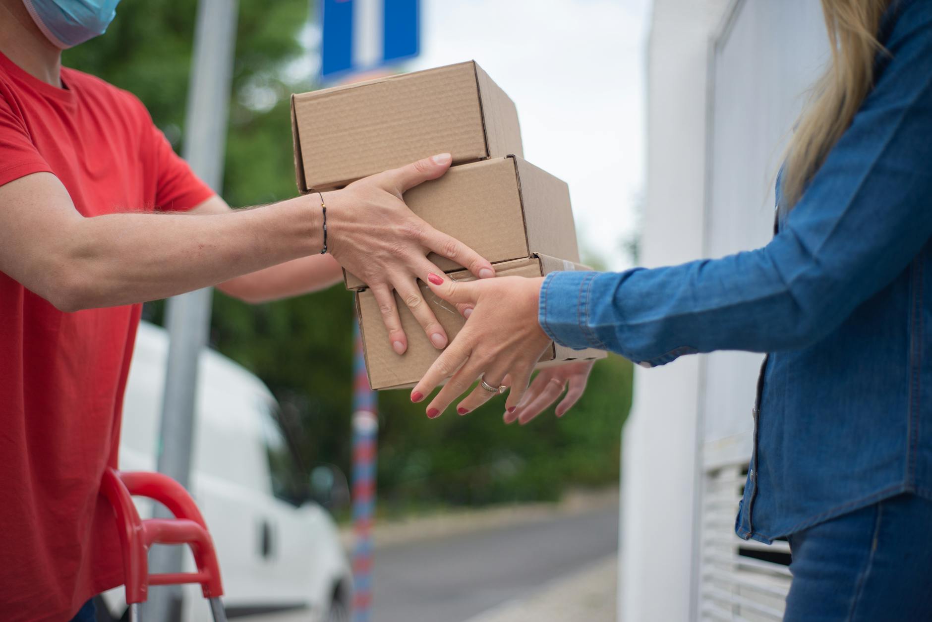 How to Get Clients for Your Express Mail Business