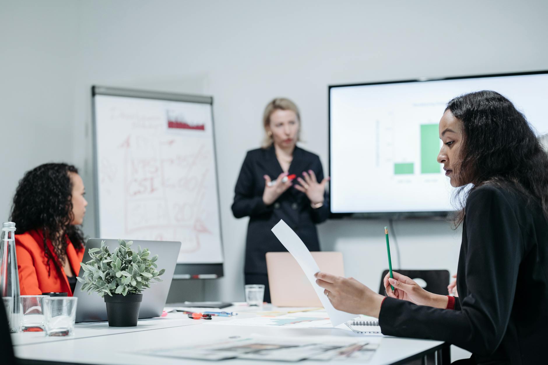 How to Create Leadership Development Industry Logo