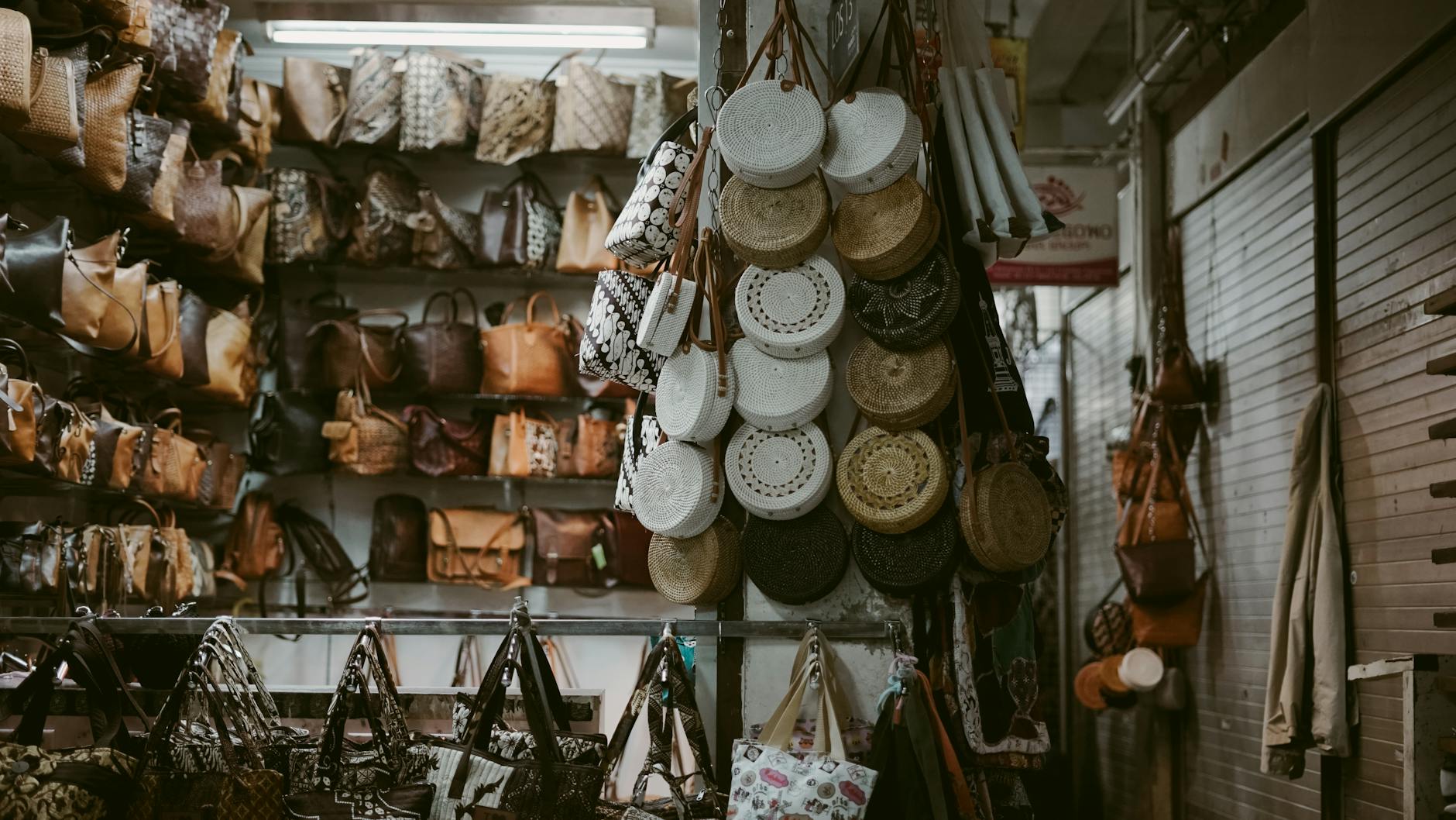 How to Get Clients for Your Travel Bag Repair Business