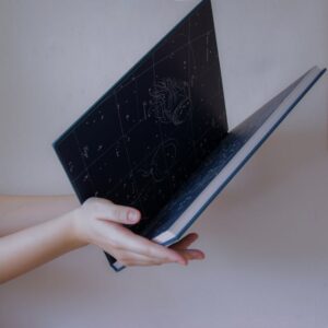 Read more about the article What is Negative Space Nail Art