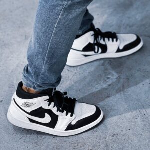 Read more about the article What is Nike Logo History